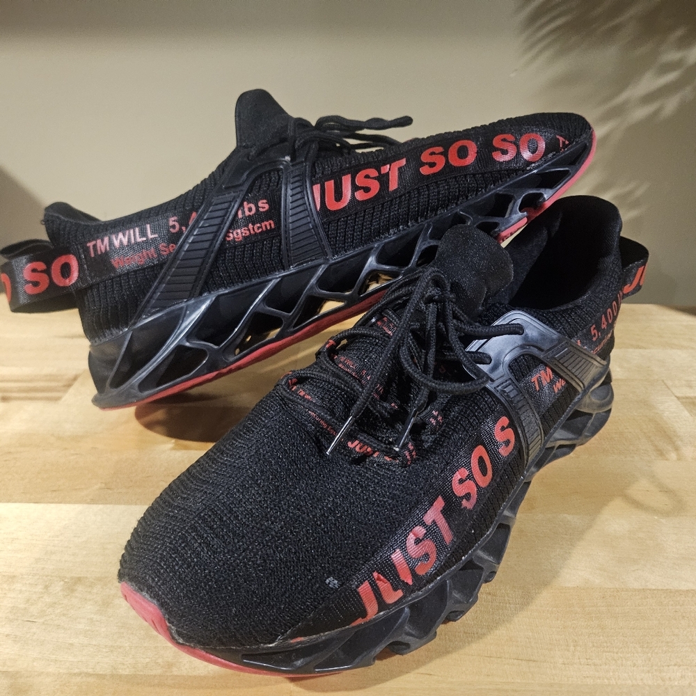 Just So So Black & Red Lightweight Comfy Shoes For Men's Size 13/EU 47